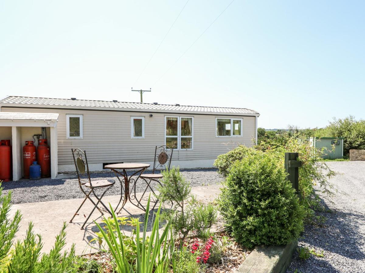 The Lodge Llanelli Exterior photo