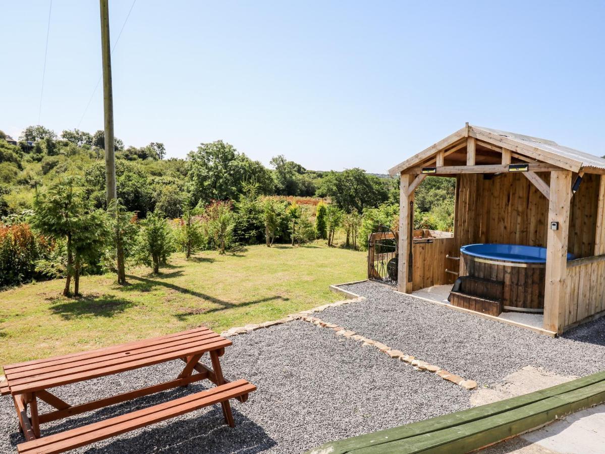 The Lodge Llanelli Exterior photo